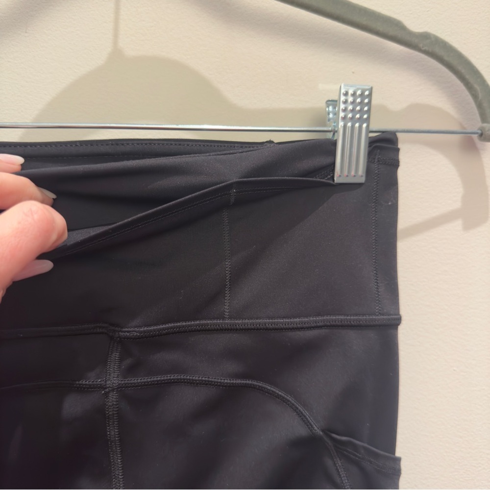 Lululemon - Women's Black Fast & Free  Biker Shorts Size 4 - Picture 3 of 6